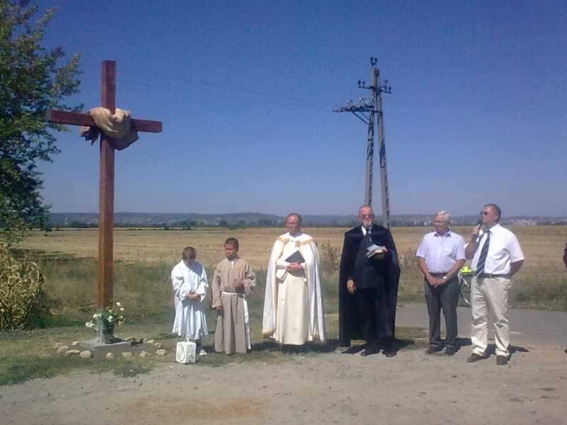 2012. aug. 20, útszéli kereszt megáldása