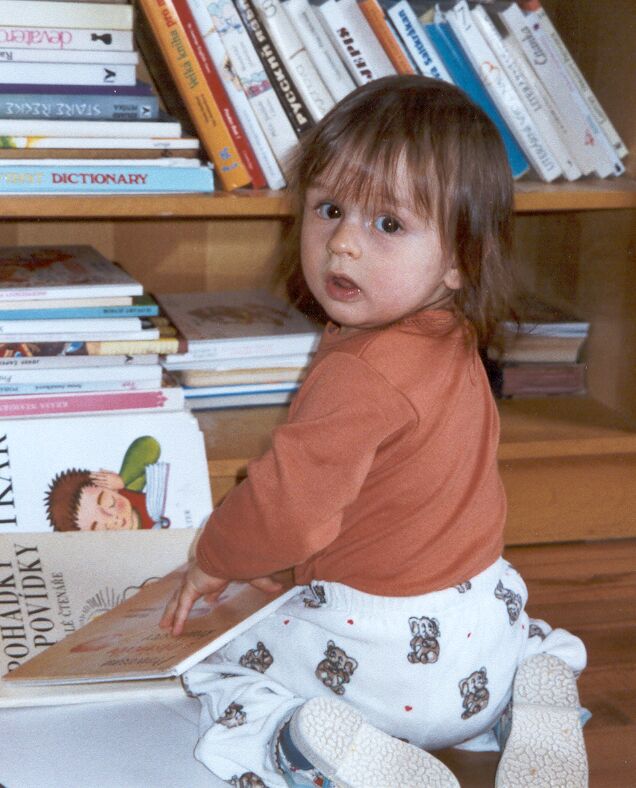 He likes books - 85.681 bytes